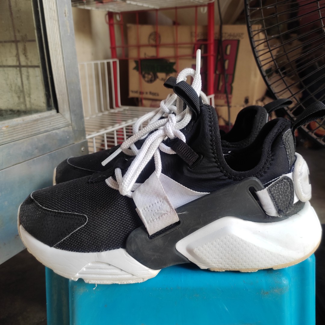 AUTHENTIC NIKE AIR HUARACHE CITY LOW BLACK
