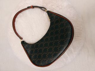 （分類：）位於 。 由 kibbychan85 提交（商品編號 1153908342，圖片 1）。簡介： 。