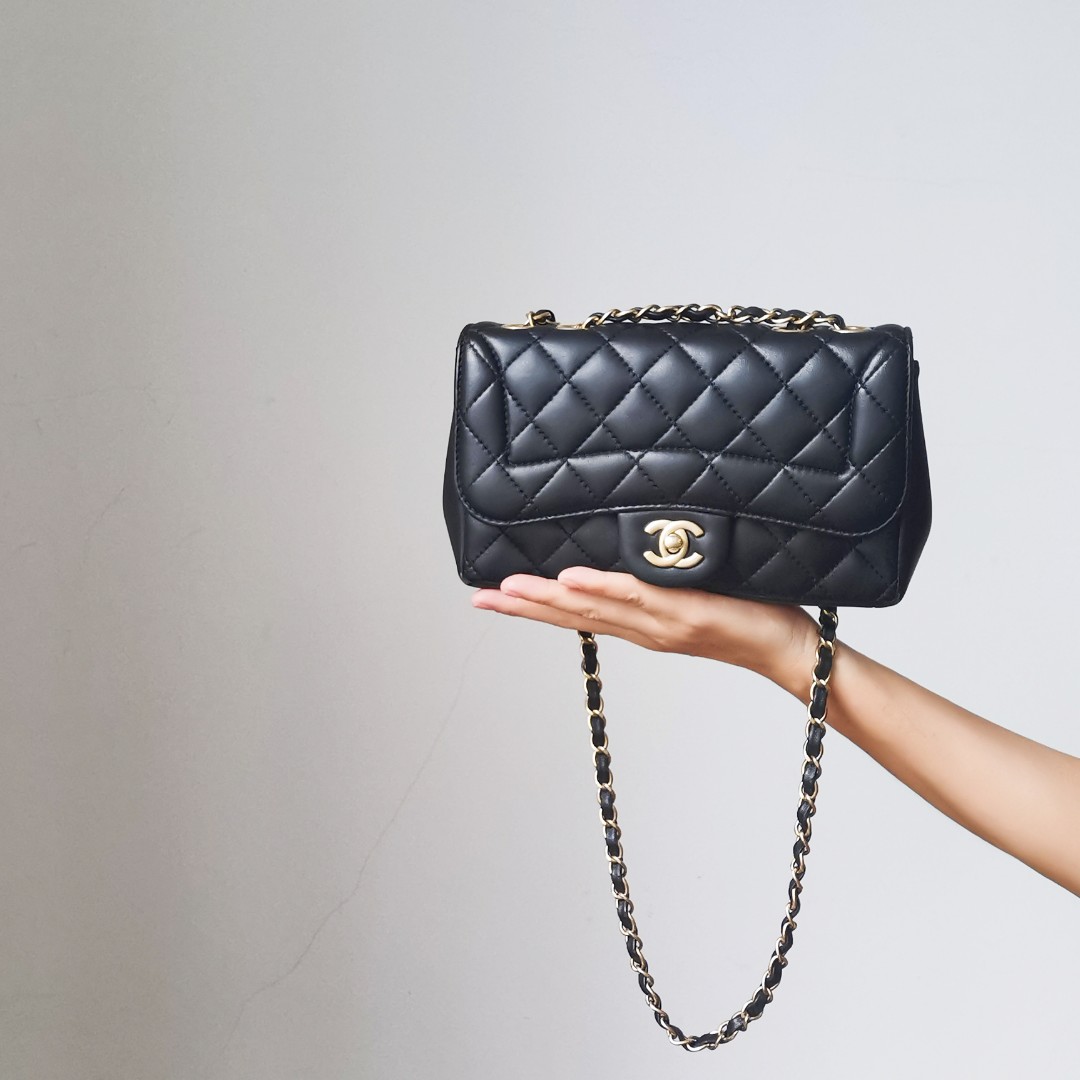 CHANEL Mademoiselle Chic Flap Bag 22cm