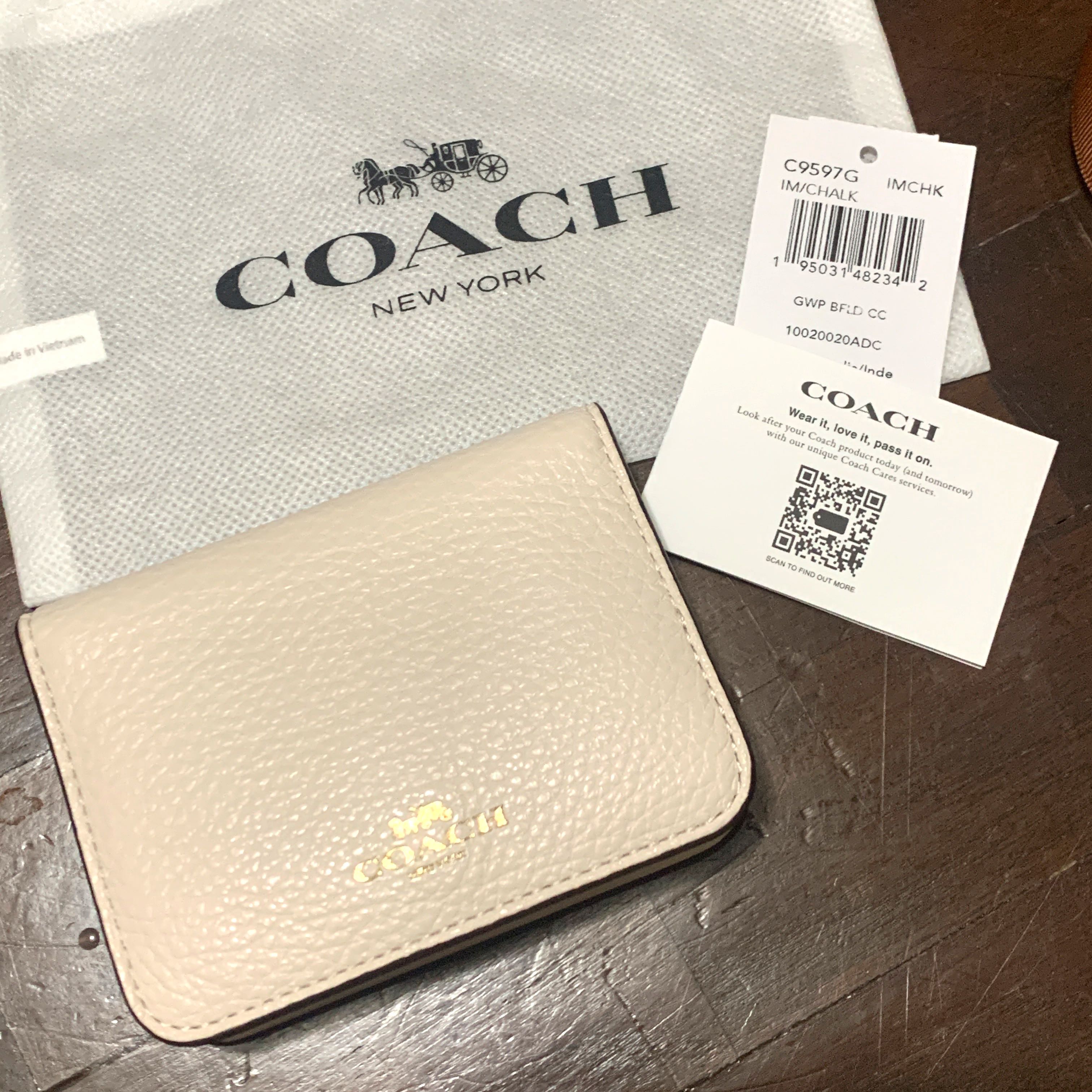 COACH Bifold Card Holder in Cream with Keychain, Women's Fashion, Bags ...