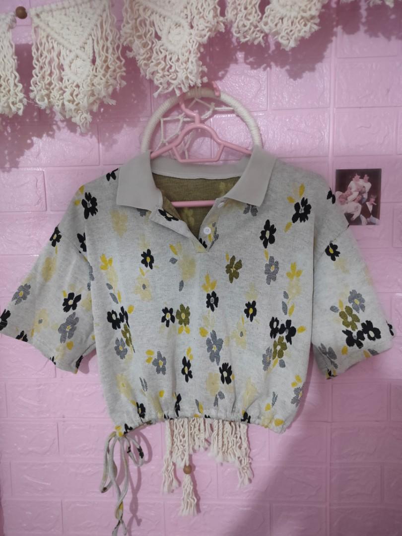 DAZY Drop Shoulder Floral Print Polo Neck Tee (Category: Blouses) located in Davao. Submitted by rozenzalde (Listing ID 1153807023, Image 2). Description: Arrived today. Too bad it is a bit big for me. RP: Php 566 ‼️PRICE STILL NEGOTIABLE IF BOUGHT TOGETHER WITH OTHER PRODUCTS‼️ note: the more items you buy, the bigger you can save Buy now! Funds will be used for graduation fees🤗.