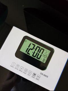 Digital night light clock