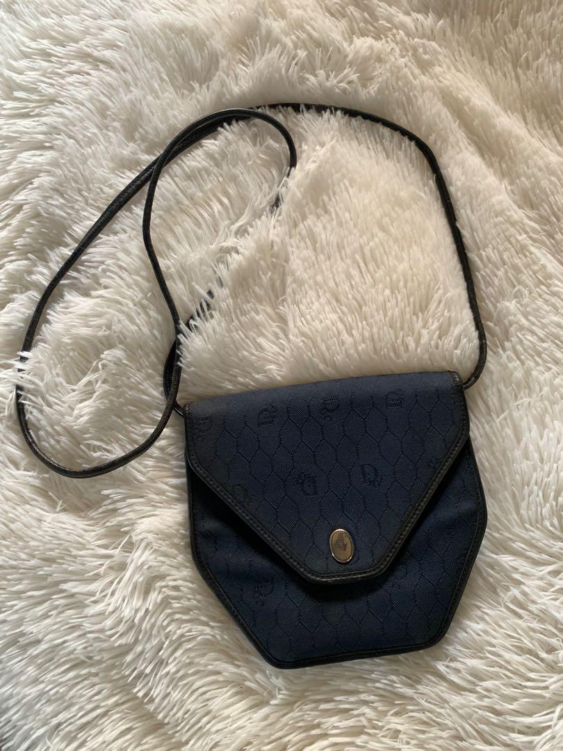 Dior honeycomb crossbody (Category: Luxury Bags & Wallets) located in Mangaldan. Submitted by sheenaluxarchive (Listing ID 1153777244, Image 1). Description: Rank Ab With sign of usage No major flaws.