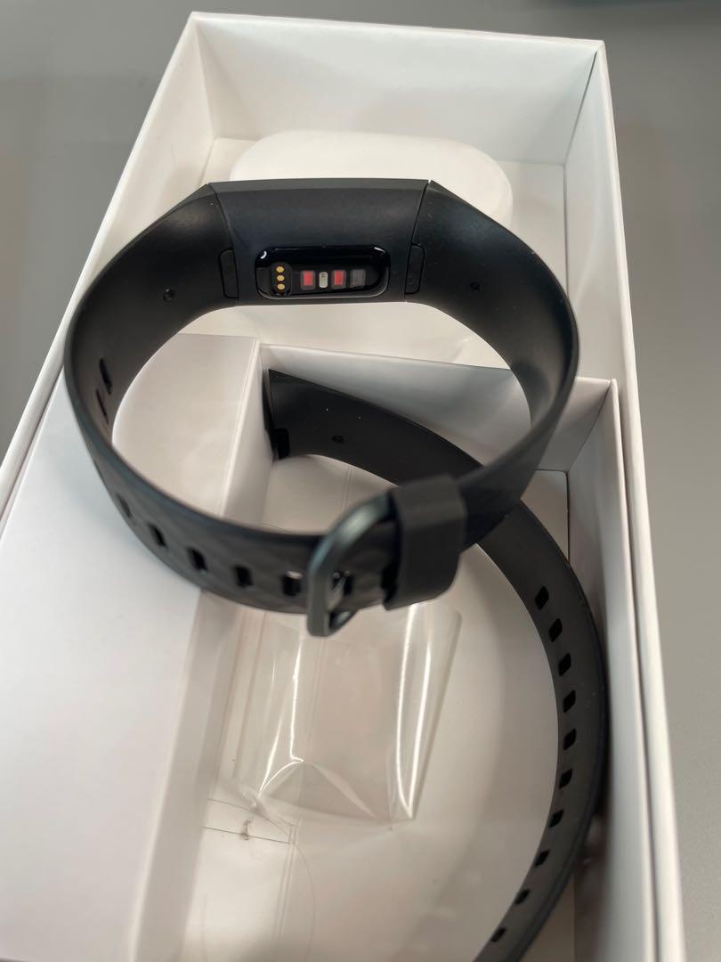 Fitbit Charge 4 Smartwatch, Mobile Phones & Gadgets, Wearables & Smart