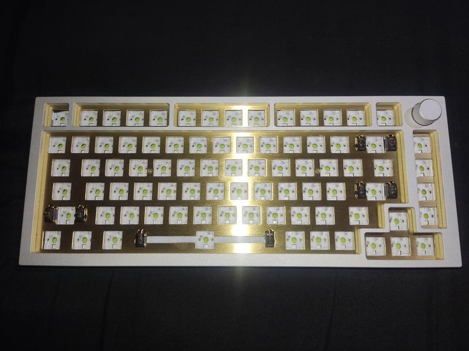 Gmmk pro white ice w/ brass plate,durock stabs, Computers & Tech, Parts
