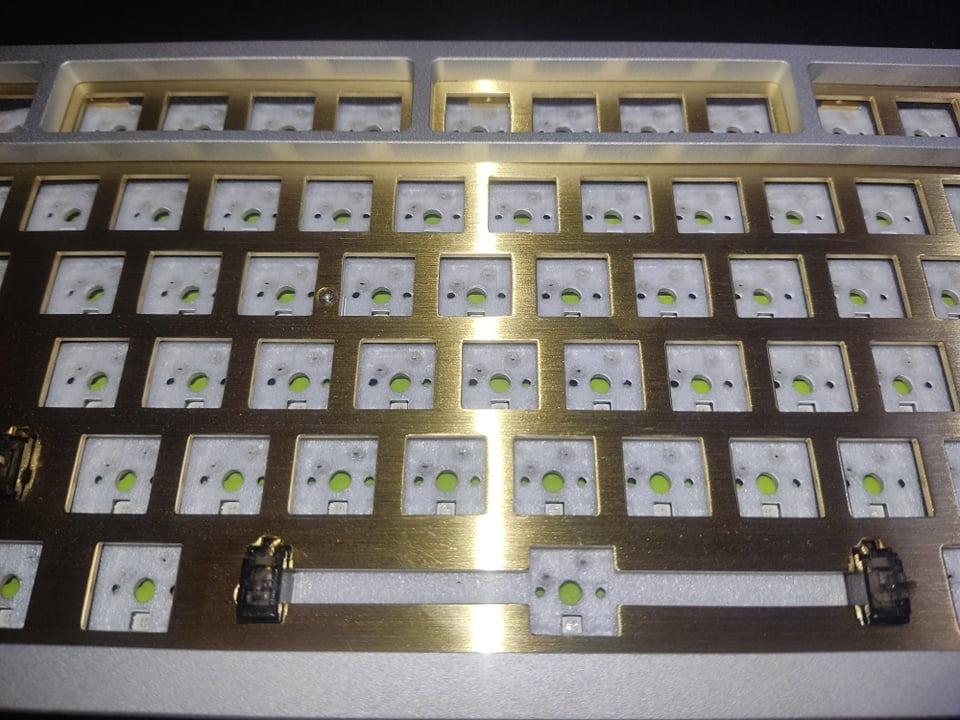 Gmmk pro white ice w/ brass plate,durock stabs, Computers & Tech, Parts