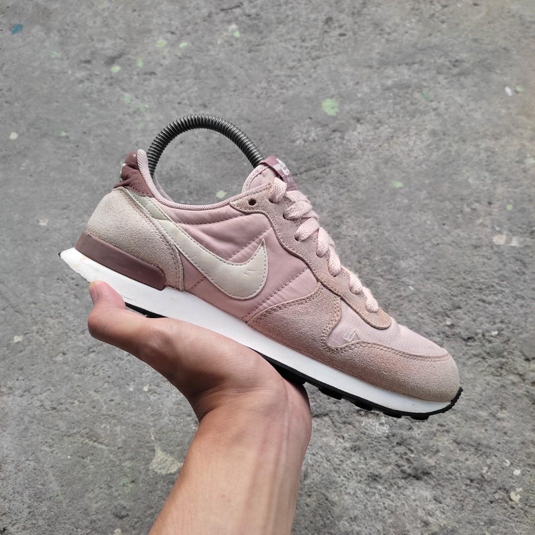 Nike internationalist sales smokey mauve