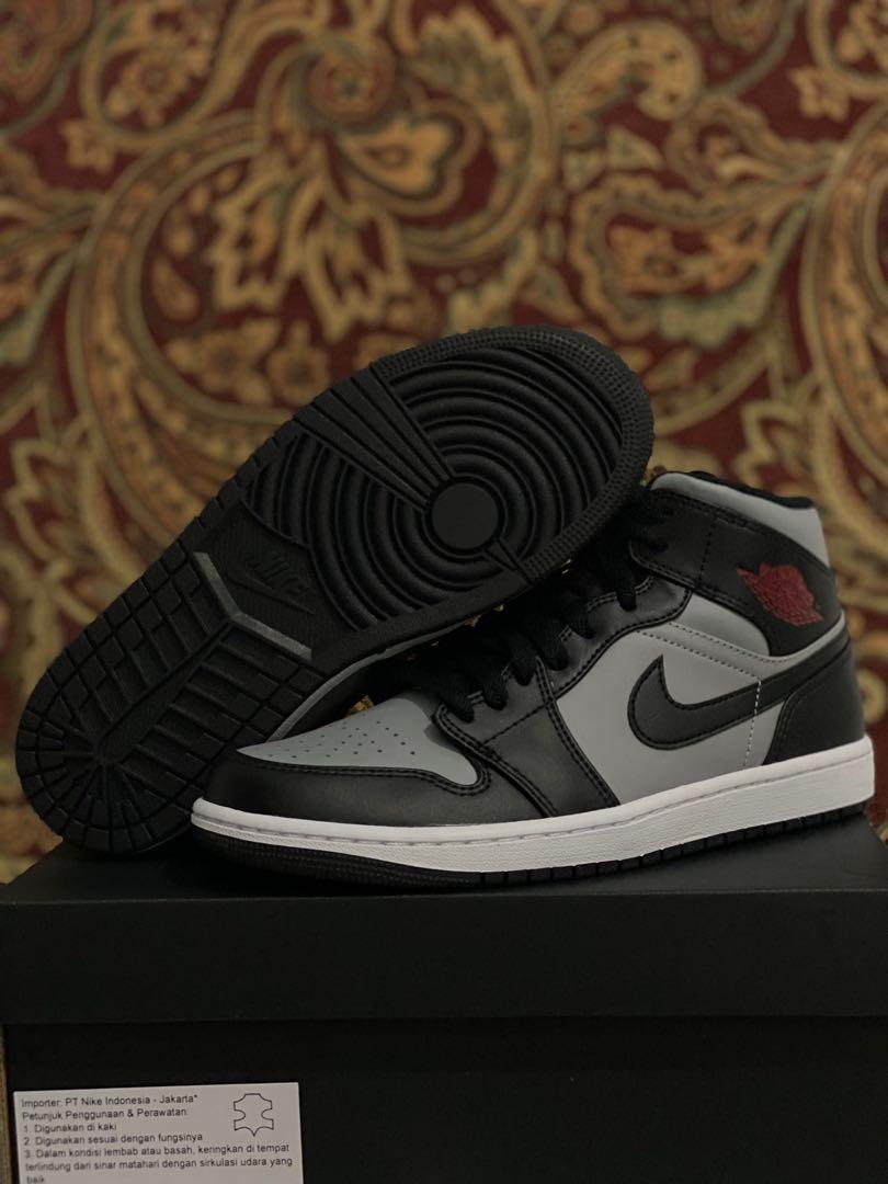 nike shadow mid