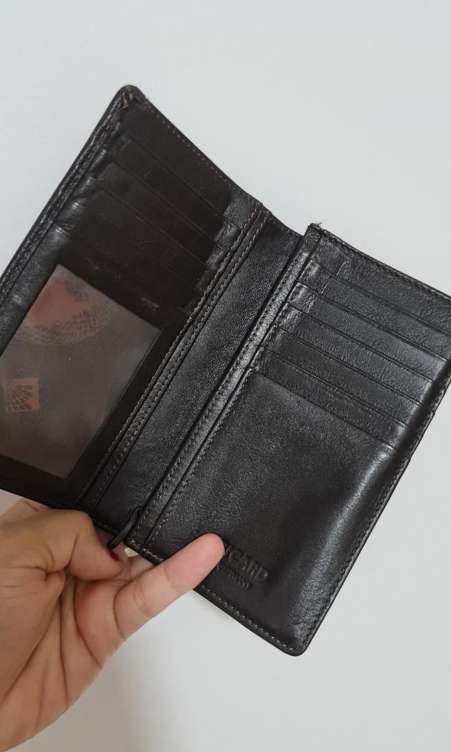 Picard Wallet (Category: Wallets & Card Holders) located in Singapore. Submitted by de_pau (Listing ID 1153750310, Image 3). Description: Condition: 8/10 Slight peeling off at the edges. Not for fussy. Original price: $150++.