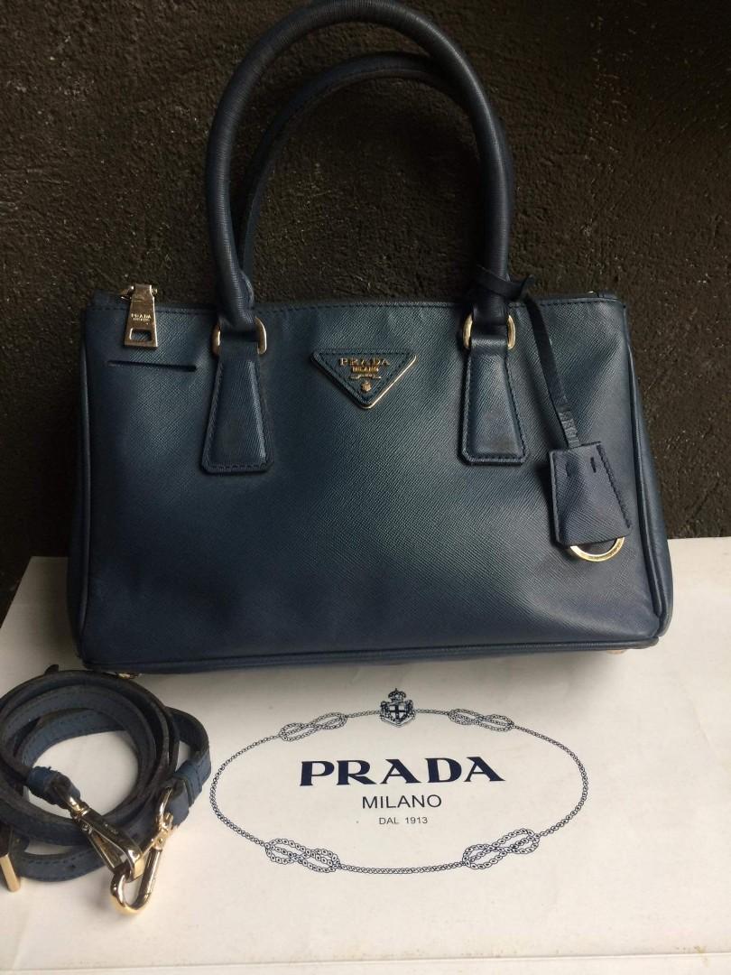 PRADA SAFFIANO 2WAY BAG😍 (Category: Luxury Bags & Wallets) located in Bacolod City. Submitted by chuchaystuffs (Listing ID 1153759909, Image 1). Description: with sling , onting signs of use lg po maganda pa with code and lampo zip..self authentication is advised po..see pics for referwnce.