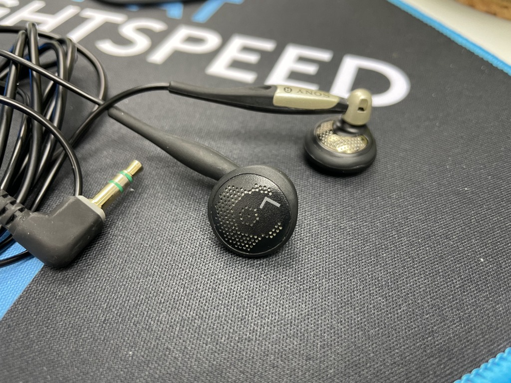 Sony MDR-E888, 音響器材, 耳機- Carousell