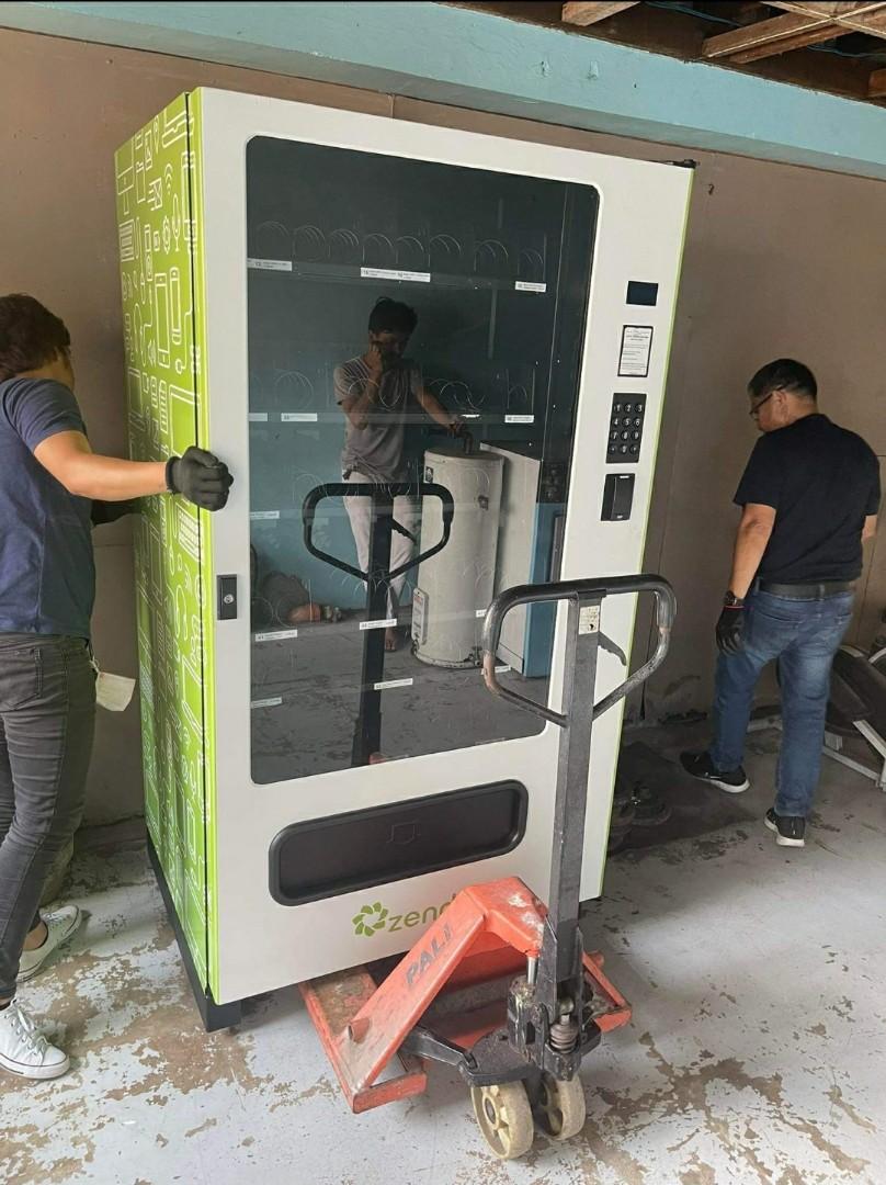 Vending Machine Vendo Machine Snack Snacks (Category: Construction Tools & Equipment) located in Quezon City. Submitted by cleverstorm.b2ff4e (Listing ID 1153838426, Image 1). Description: yours for only 120,000 pm nalang.