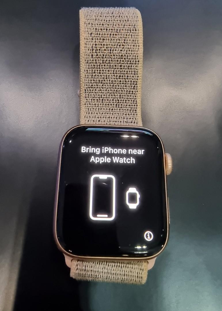 Apple Watch Series 4 44mm Gold Aluminum Pink Sand Sport Loop