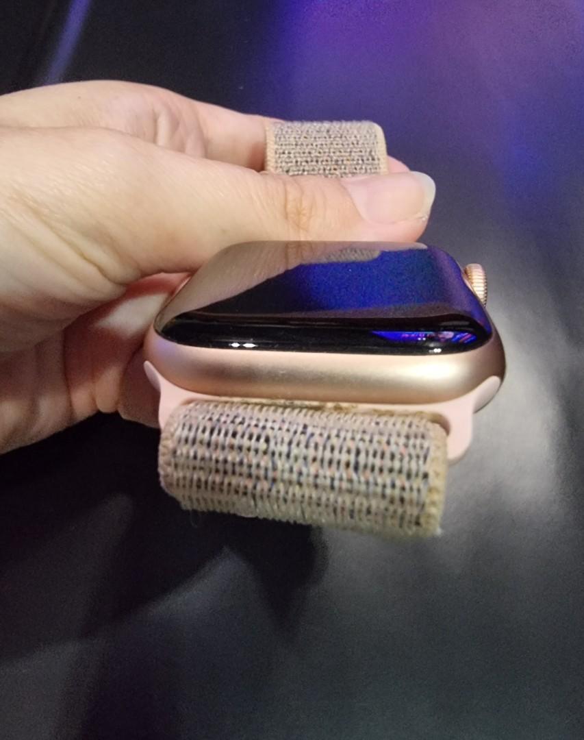 Apple Watch Series 4 44mm Gold Aluminum Pink Sand Sport Loop