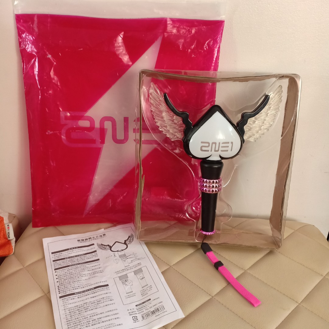 Authentic 2NE1 light stick, Hobbies & Toys, Memorabilia & Collectibles