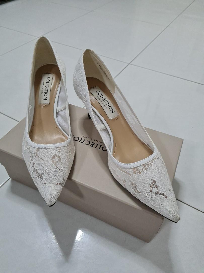 White mesh outlet pumps