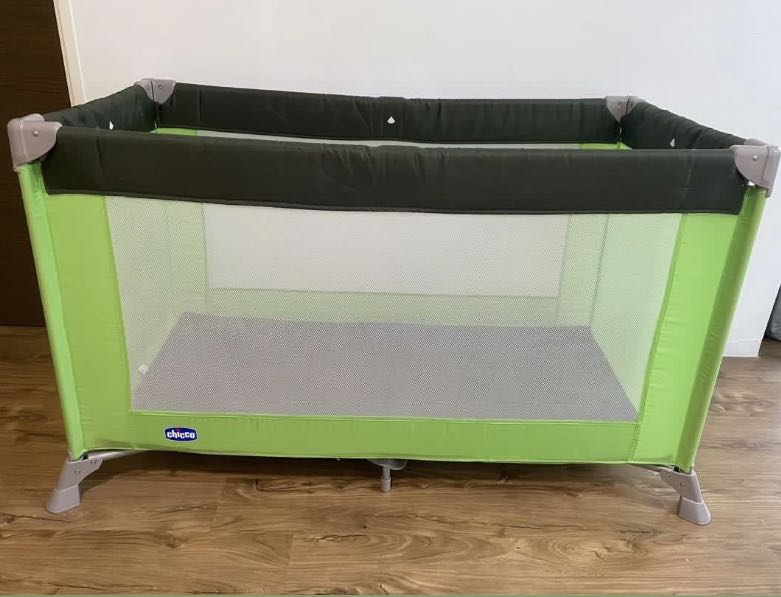 chicco travel cot playpen