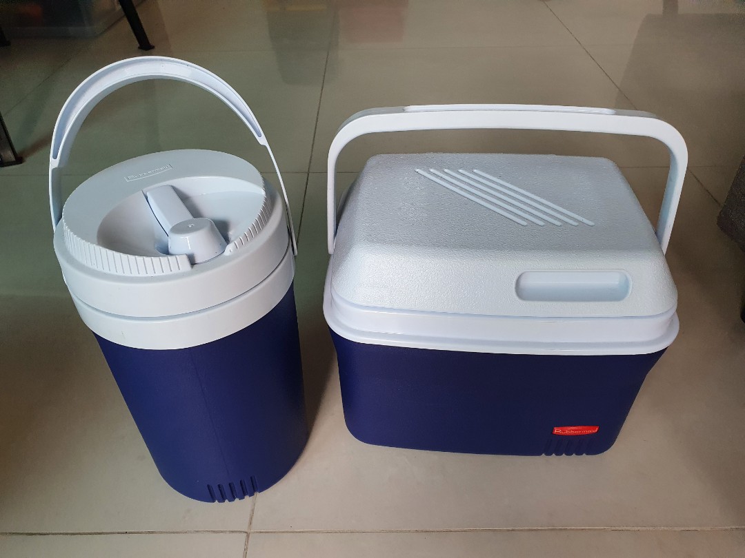 Cooler box for sale, Sports Equipment, Hiking & Camping on Carousell