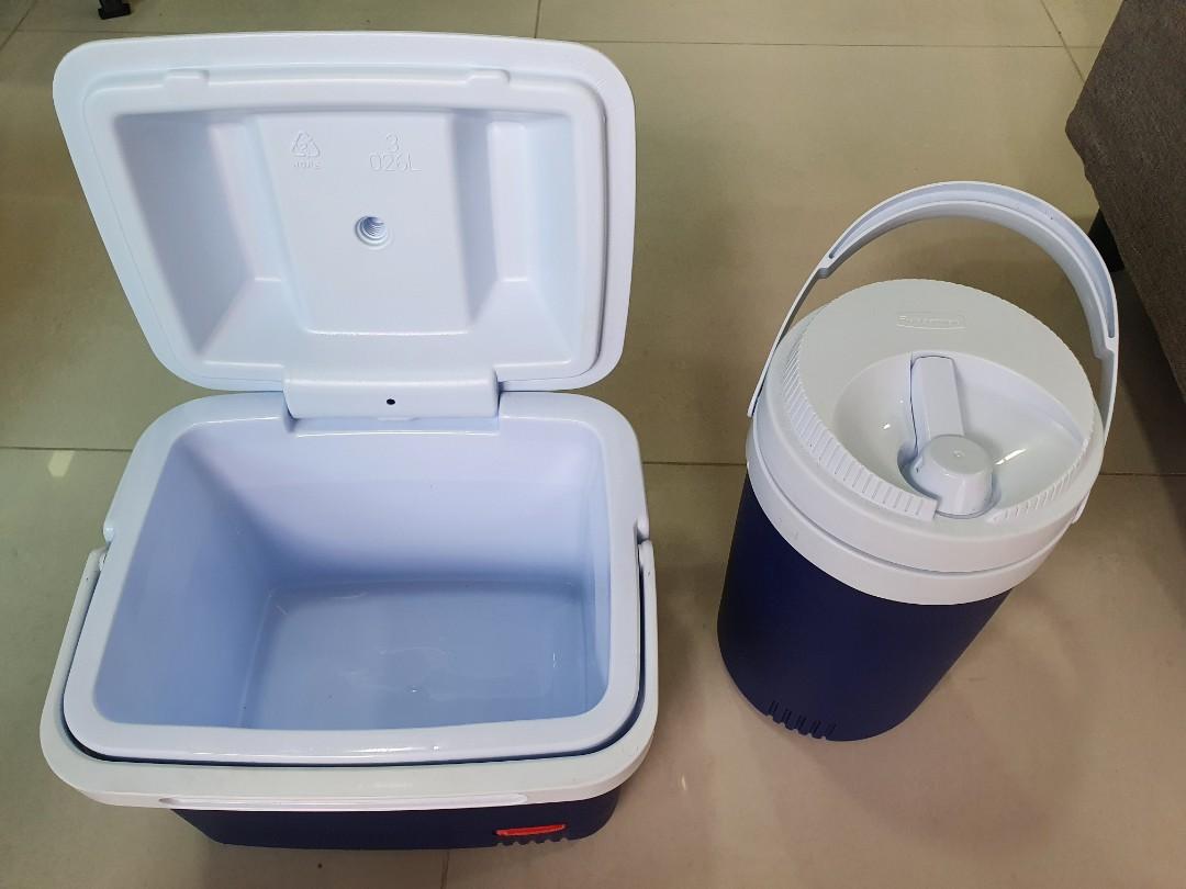 Cooler box for sale, Sports Equipment, Hiking & Camping on Carousell