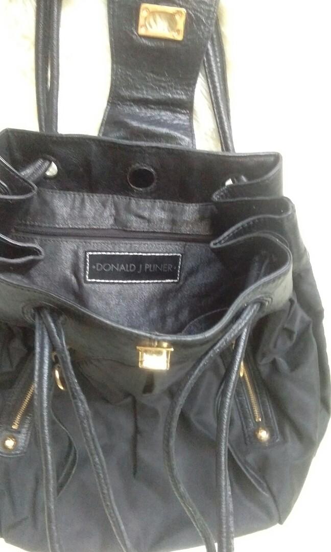 Donald J Pliner (Category: Shoulder Bags) located in Marikina City. Submitted by rhodorasarmiento1970 (Listing ID 1153971761, Image 2). Description: Bago po sya..fr US.