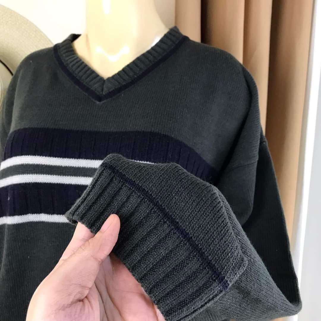 Jacket (Category: Coats, Jackets and Outerwear) located in Cardona. Submitted by merjories (Listing ID 1153940358, Image 3). Description: Ganda neto besh. Maliit kase samin. Best Fit Medium..