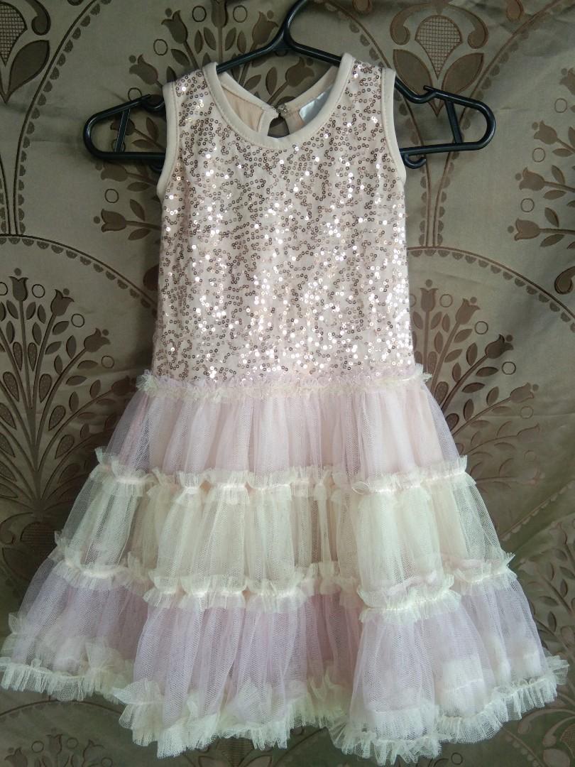 Kids dress like new (Category: Babies & Kids Fashion) located in Santa Maria. Submitted by pabilip0 (Listing ID 1153950745, Image 1). Description: Kids/ Baby Dress like new Brand:Baby Fashionistas Size: 1-2 years old used once on bday pictorial very nice and elegant when worn see last pic when worn the only issue is wrong tag label (6-12months) but the fitting is from 12-24 months....