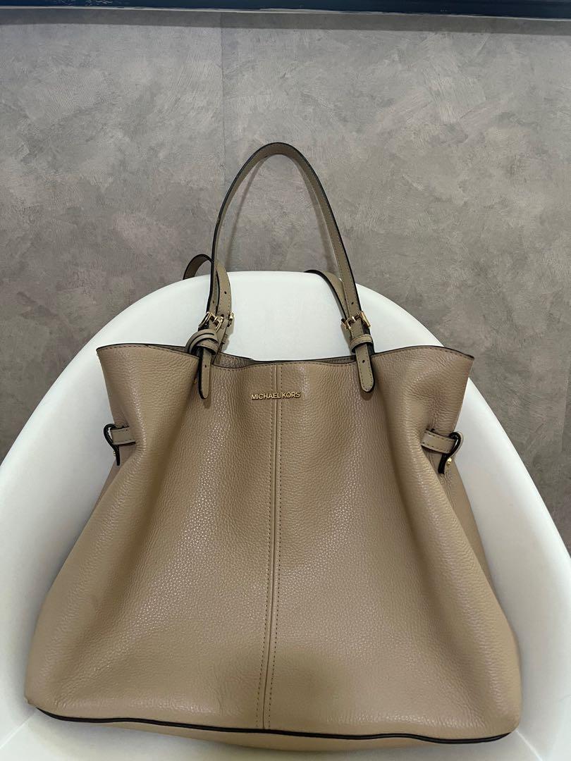 Michael Kors* Beige big tote bag, Women's Fashion, Bags & Wallets, Tote  Bags on Carousell