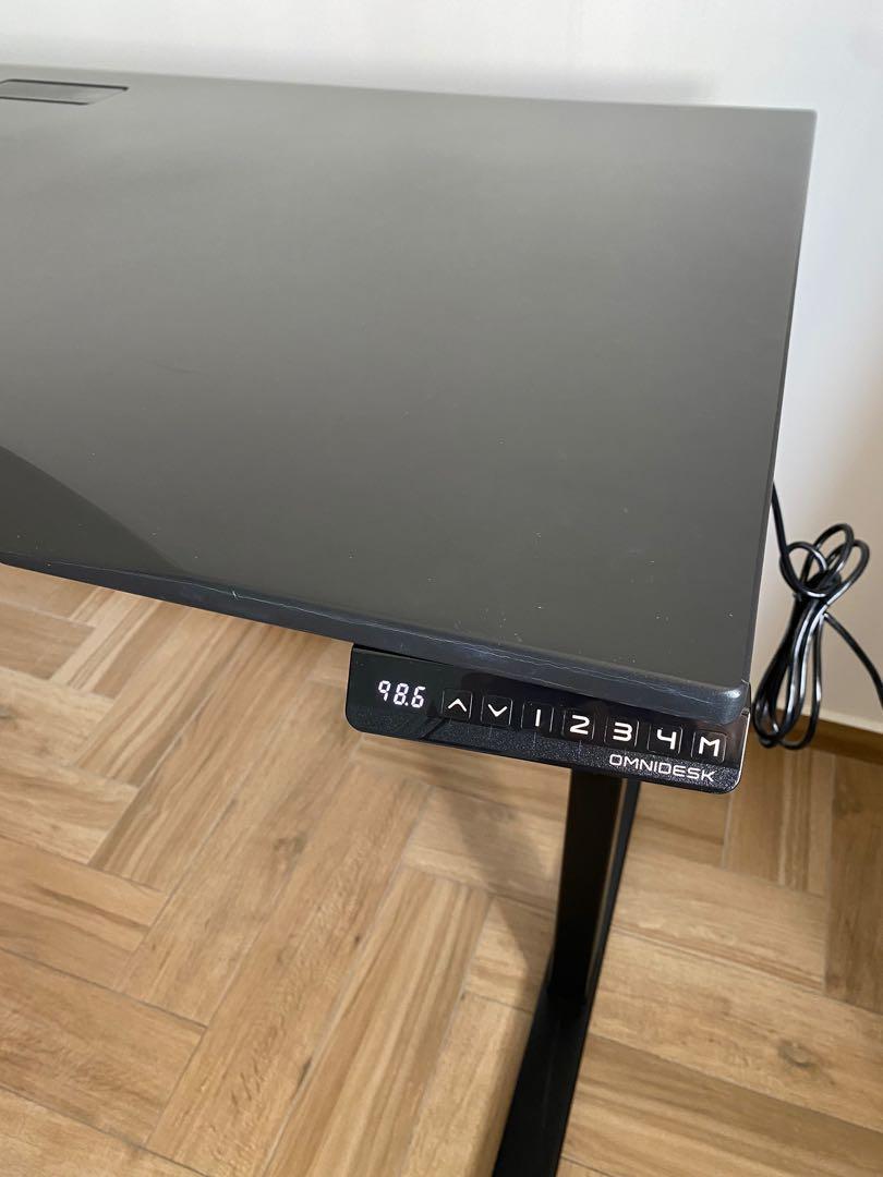 Omnidesk Pro large (60 inch) with mounted powerbar, Furniture & Home