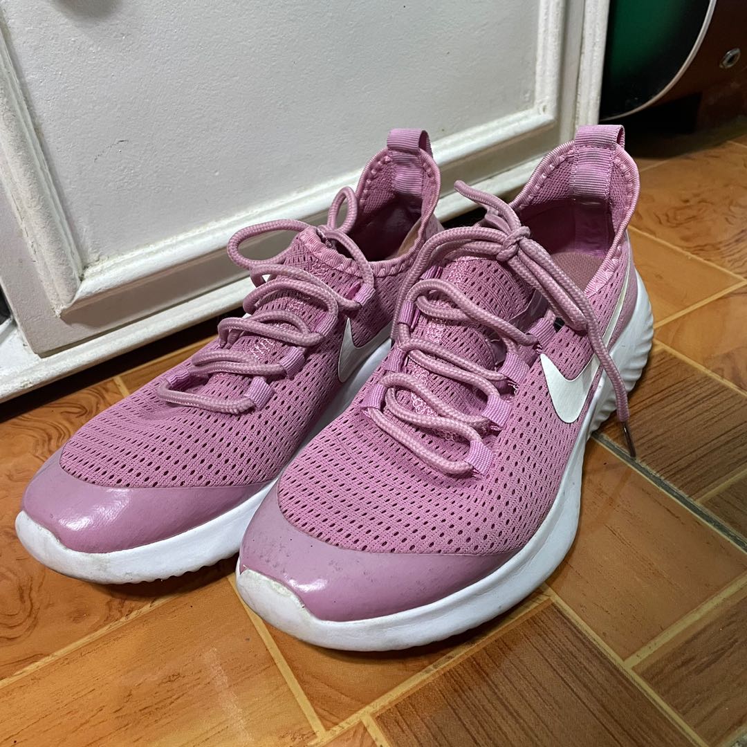 Pink nike gym shoes new arrivals