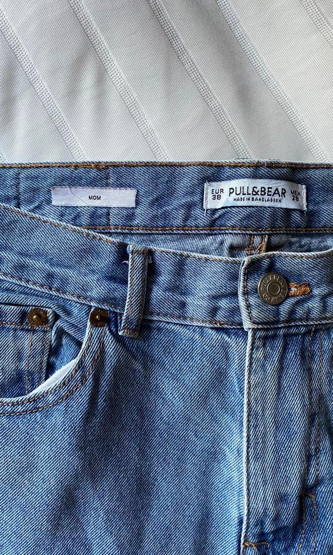 Pull n Bear Mom Jeans (celana jeans), Fesyen Wanita, Pakaian Wanita,  Bawahan di Carousell