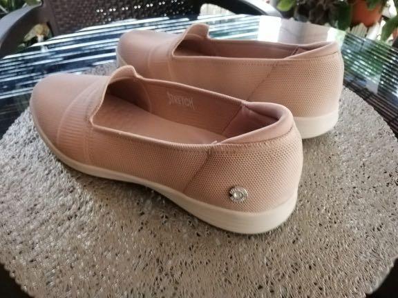 Skechers store peach shoes