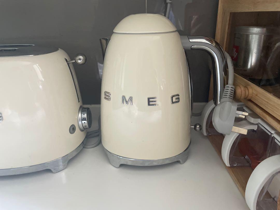 Smeg KLF03RGUS 50's Retro Style Aesthetic Electric Kettle with Embossed  Logo, Rose Gold