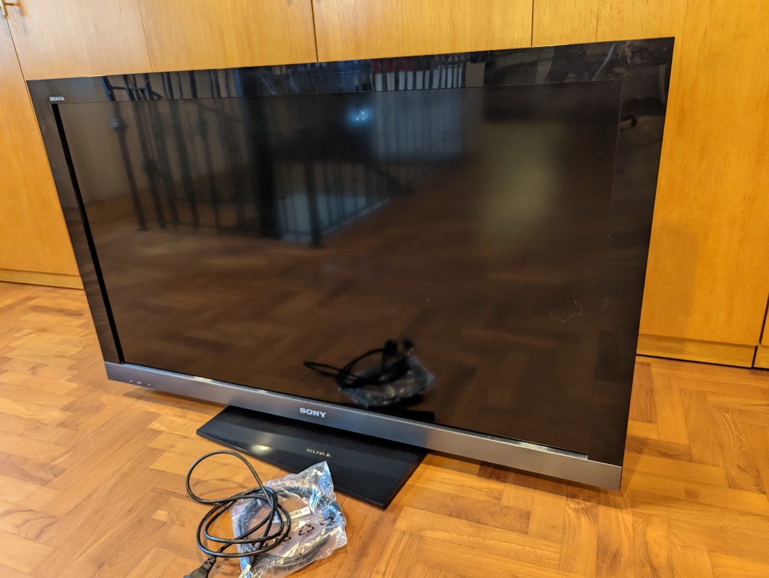 Sony Bravia LCD KDL46EX500, TV & Home Appliances, TV & Entertainment