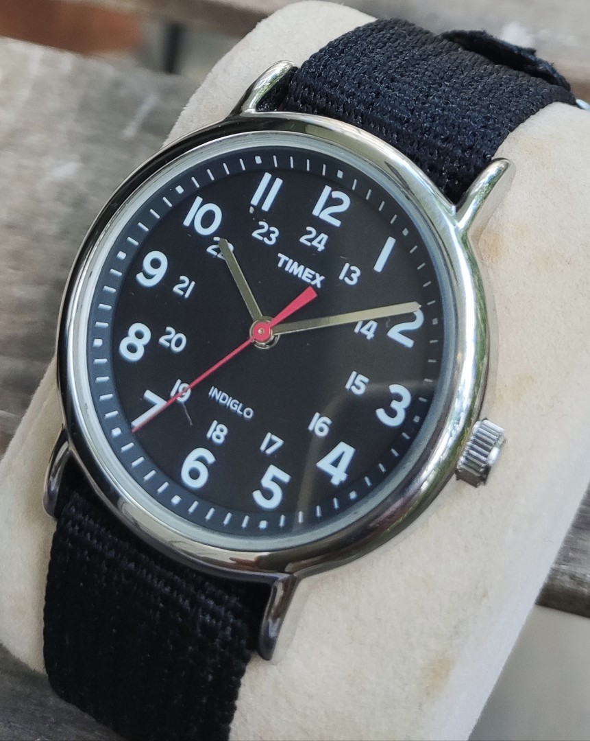 Weekender black store
