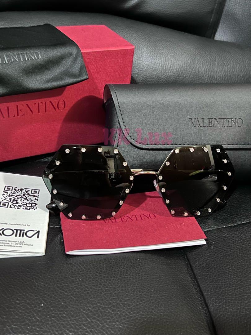 💯Auth Valentino sunglasses shades brand new, Women's Fashion 
