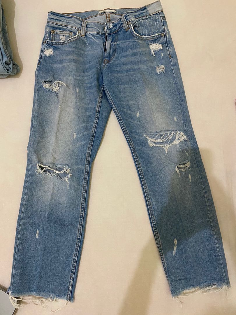 Zara premium collection boyfriend ripped jeans, Fesyen Wanita, Pakaian  Wanita, Bawahan di Carousell