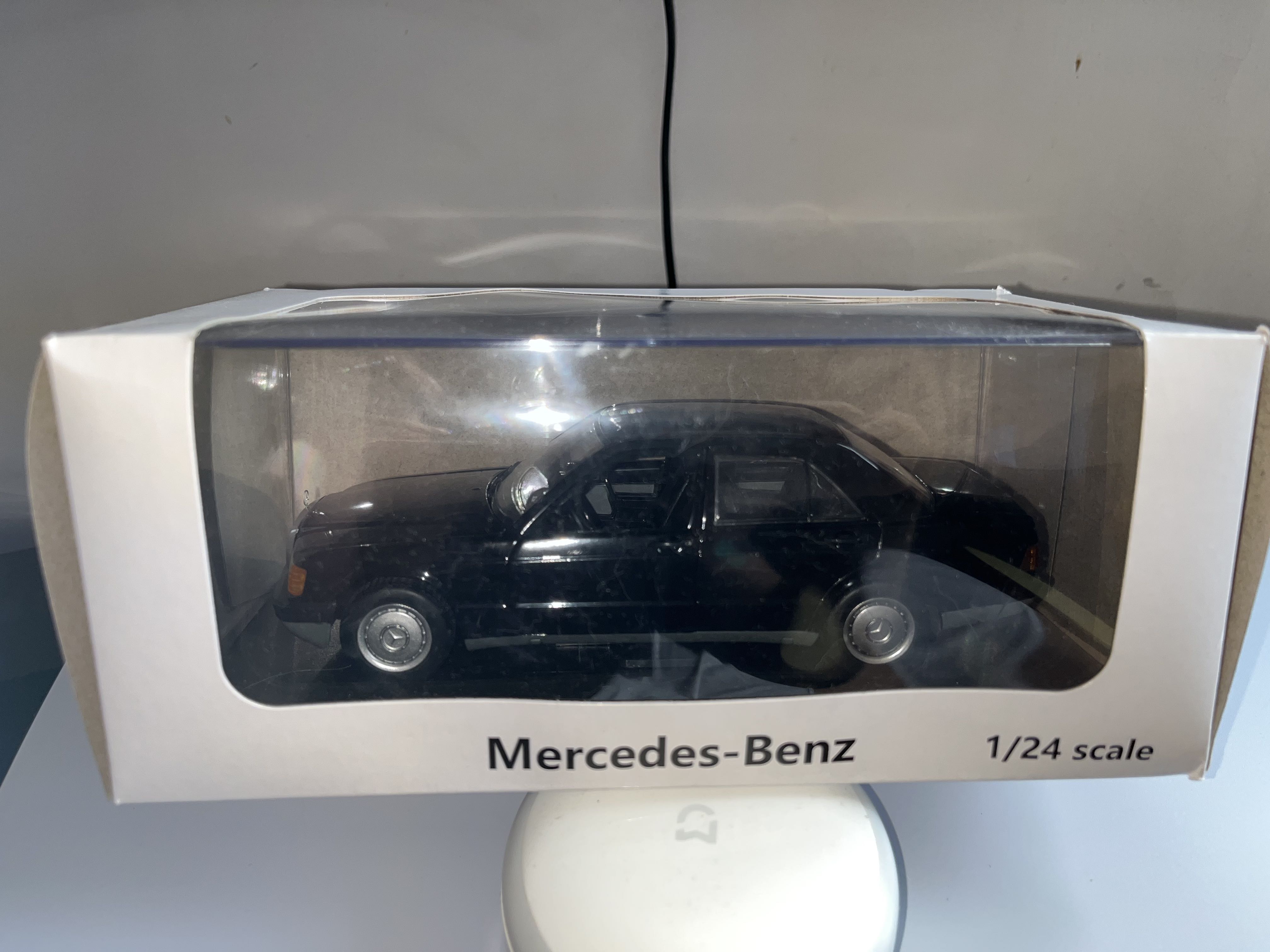 Solido 1:18 scale Mercedes-Benz 190E EVO II Black – Mobile Garage HK
