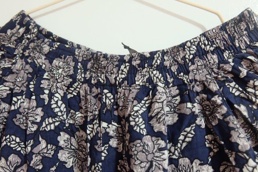 Atmosphere floral Gypsy Pants (Category: Other Bottoms) located in Makati City. Submitted by haci2020 (Listing ID 1158228408, Image 2). Description: Atmosphere floral blue gypsy pants Perfect for summer ootd Best fits small to medium frames With side pockets Mode of payment: Gcash or BPI only.