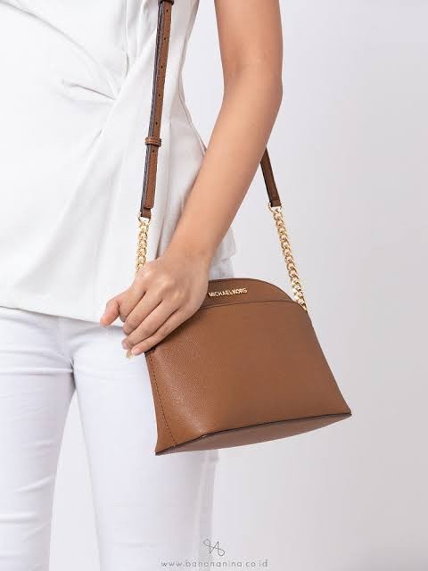 Michael Kors Emmy (Dome) Medium Crossbody.  Michael kors, Crossbody,  Saffiano leather