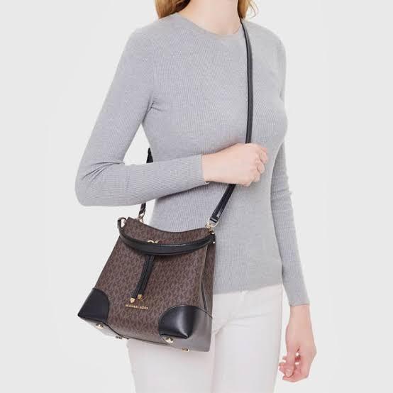 Michael michael kors mercer gallery medium logo shoulder bag