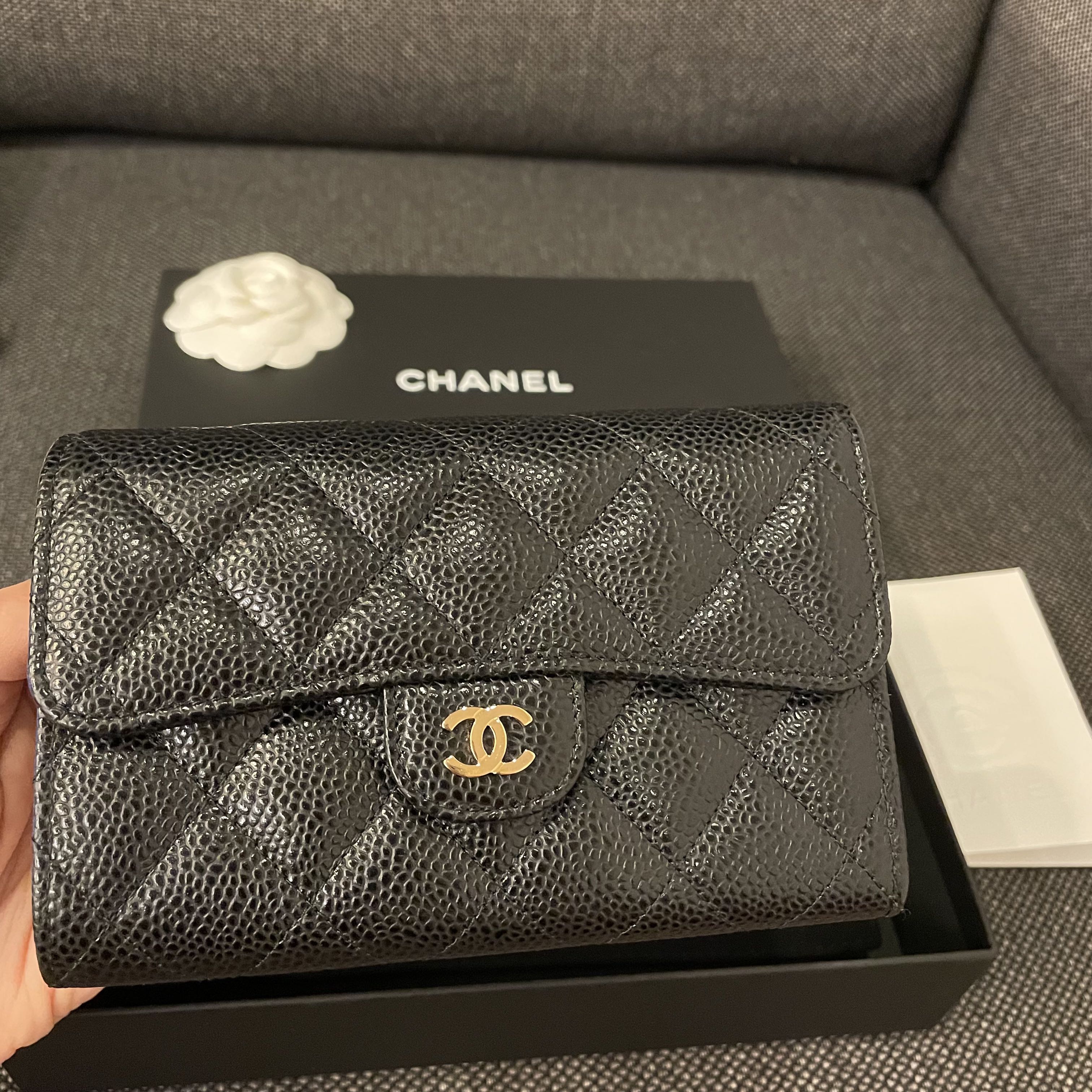 Chanel classic medium Wallet trifold caviar in GHW Luxury Bags