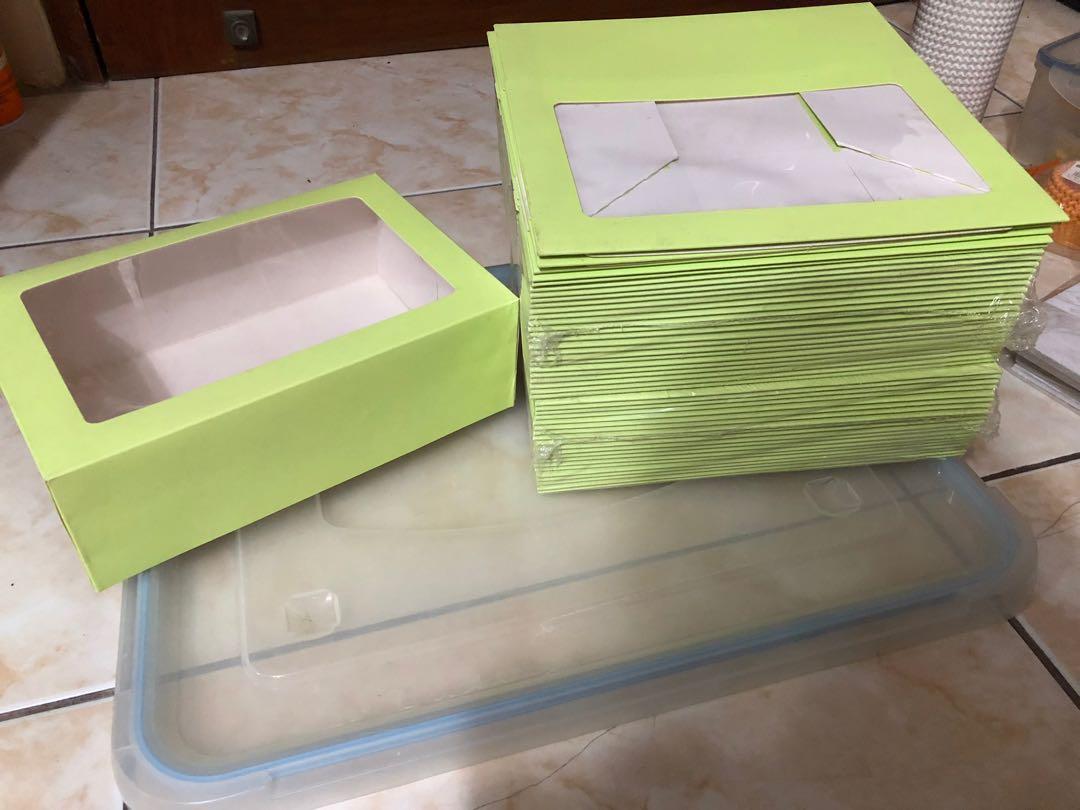Cupcake Box (Category: Bakeware) located in Marikina City. Submitted by elaishoppe (Listing ID 1158221353, Image 1). Description: Cupcake boxes for sale Color: Mint green Size: 6x9x3 Quantity: 46pcs available only No issues.