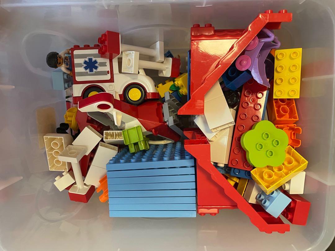 Duplo new arrivals hospital set