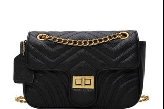 (Category: ) located in . Submitted by clearherwardrobe (Listing ID 1158284915, Image 1). Description: .