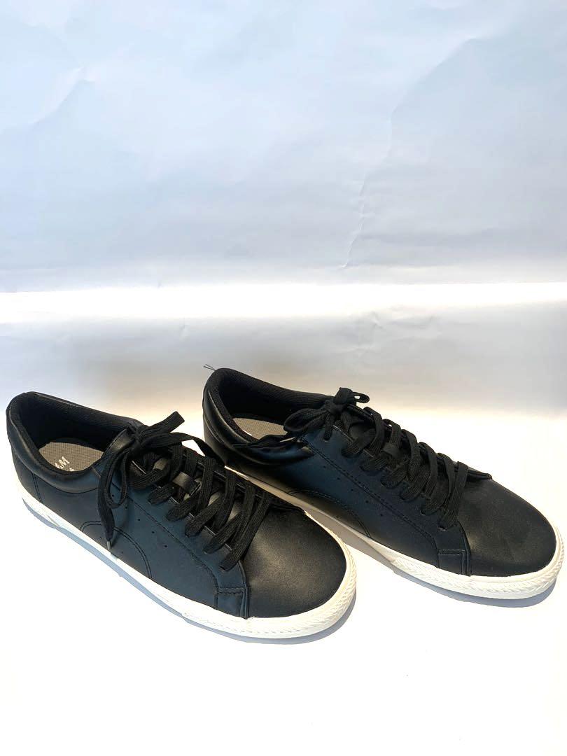 H&m black sneakers top