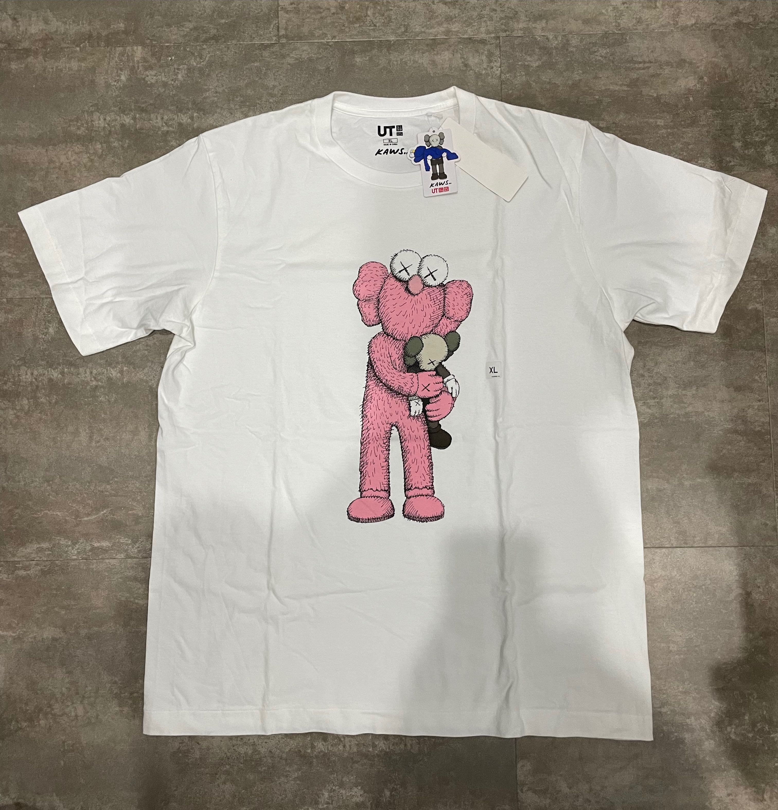 Kaws Uniqlo T-shirt, Men's Fashion 