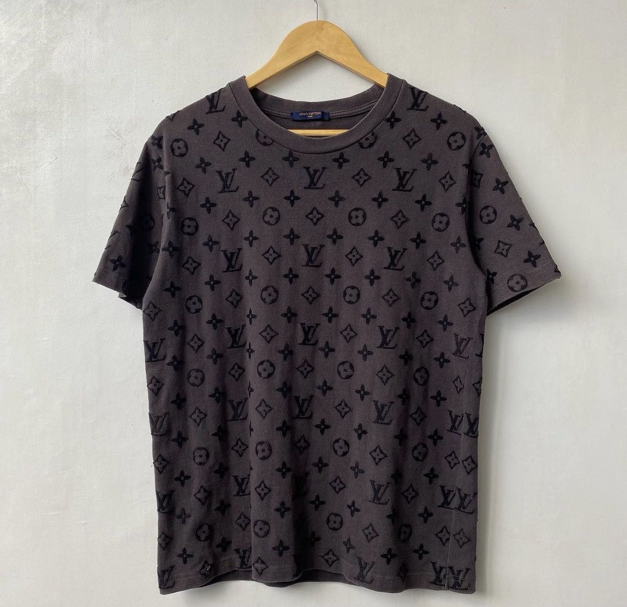 Áo Louis Vuitton Lvse Monogram Gradient Tshirt 1A8HKI  Centimetvn