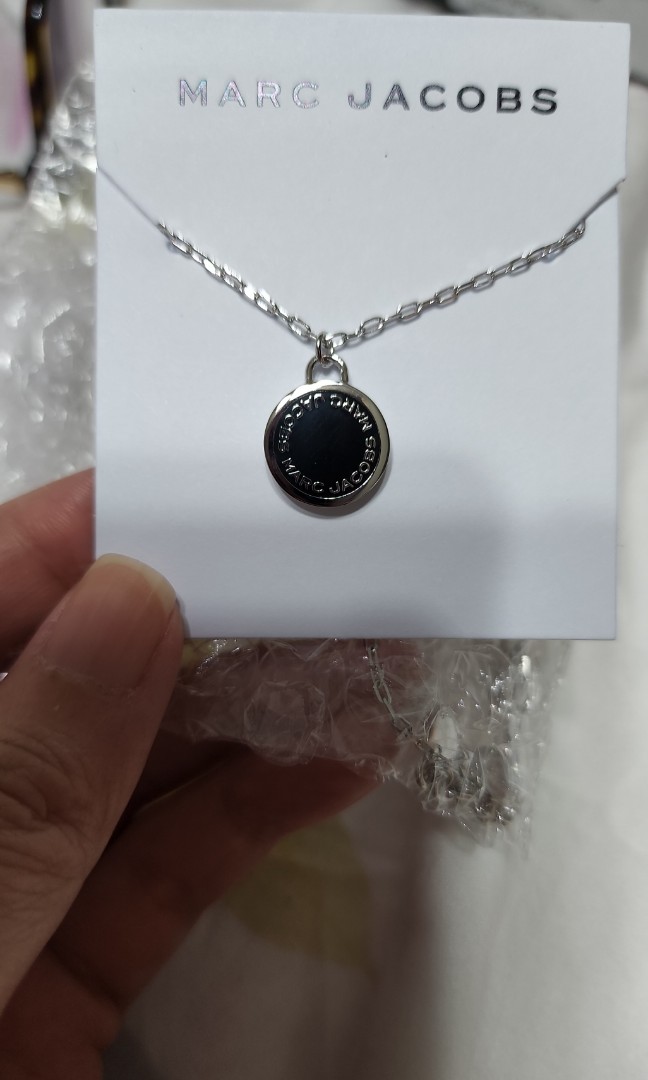 Marc jacobs logo necklace online