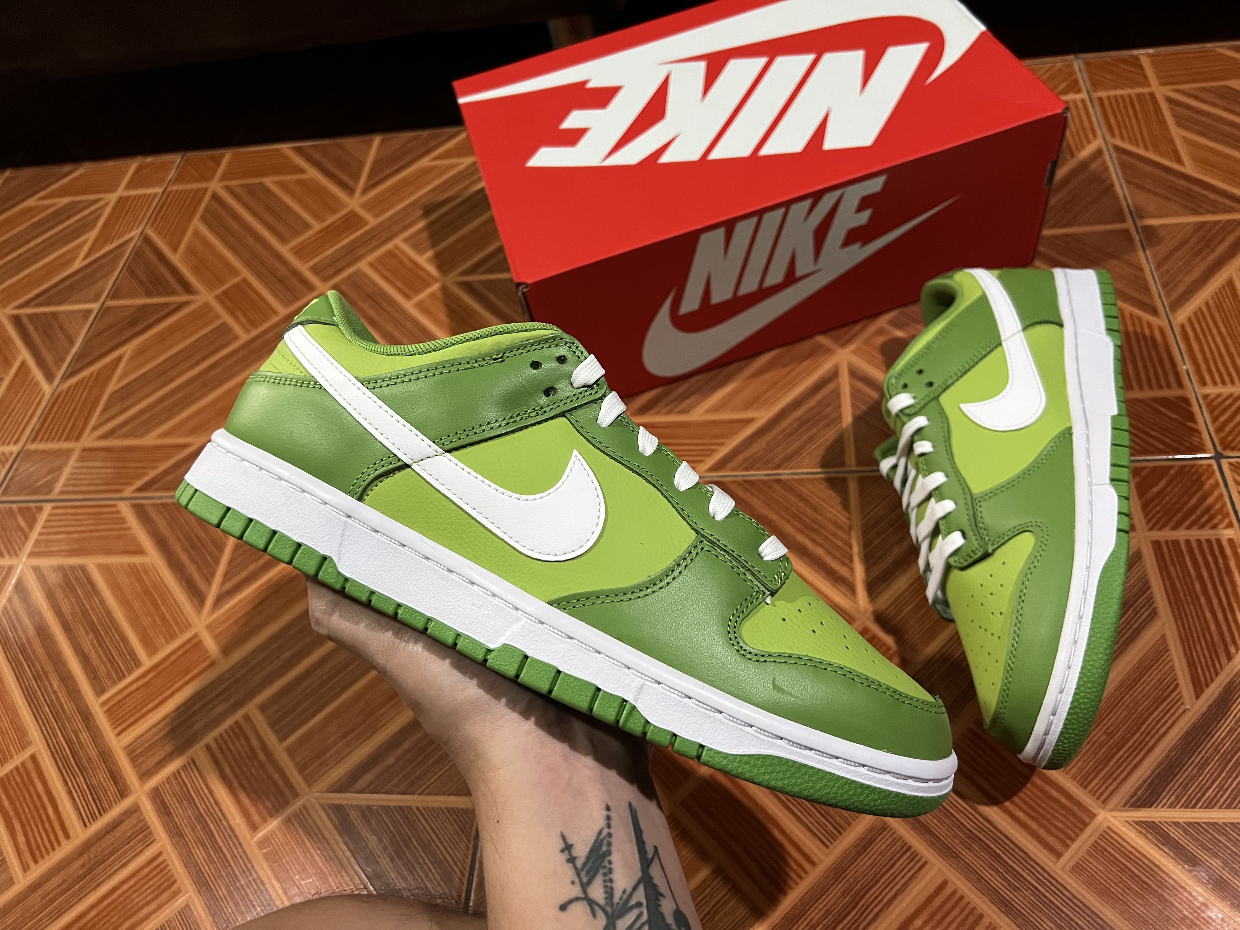 Nike Dunk Low Vivid Green / Chlorophyll / Kermit, Men's Fashion ...