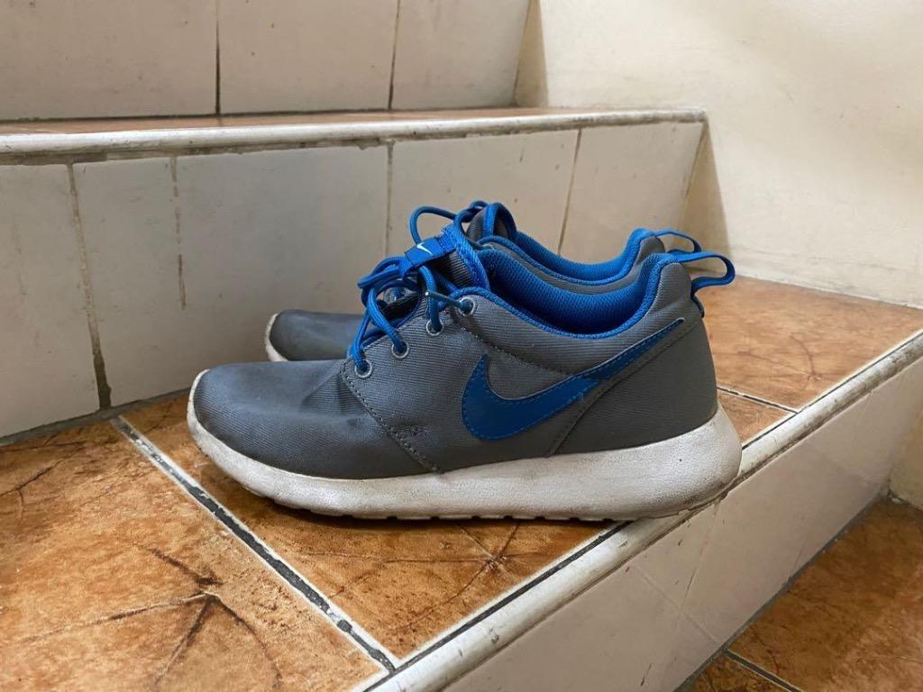 NIKE Roshe Run Gray and Blue 5Y Babies Kids Babies Kids